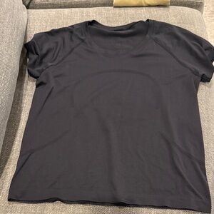 Lululemon Swiftly Tech Short-Sleeve
Shirt 2.0 *Waist Length